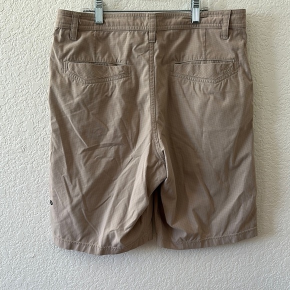 LULULEMON Men's Tan Shorts Size 34 in Excellent Condition - Picture 4 of 6